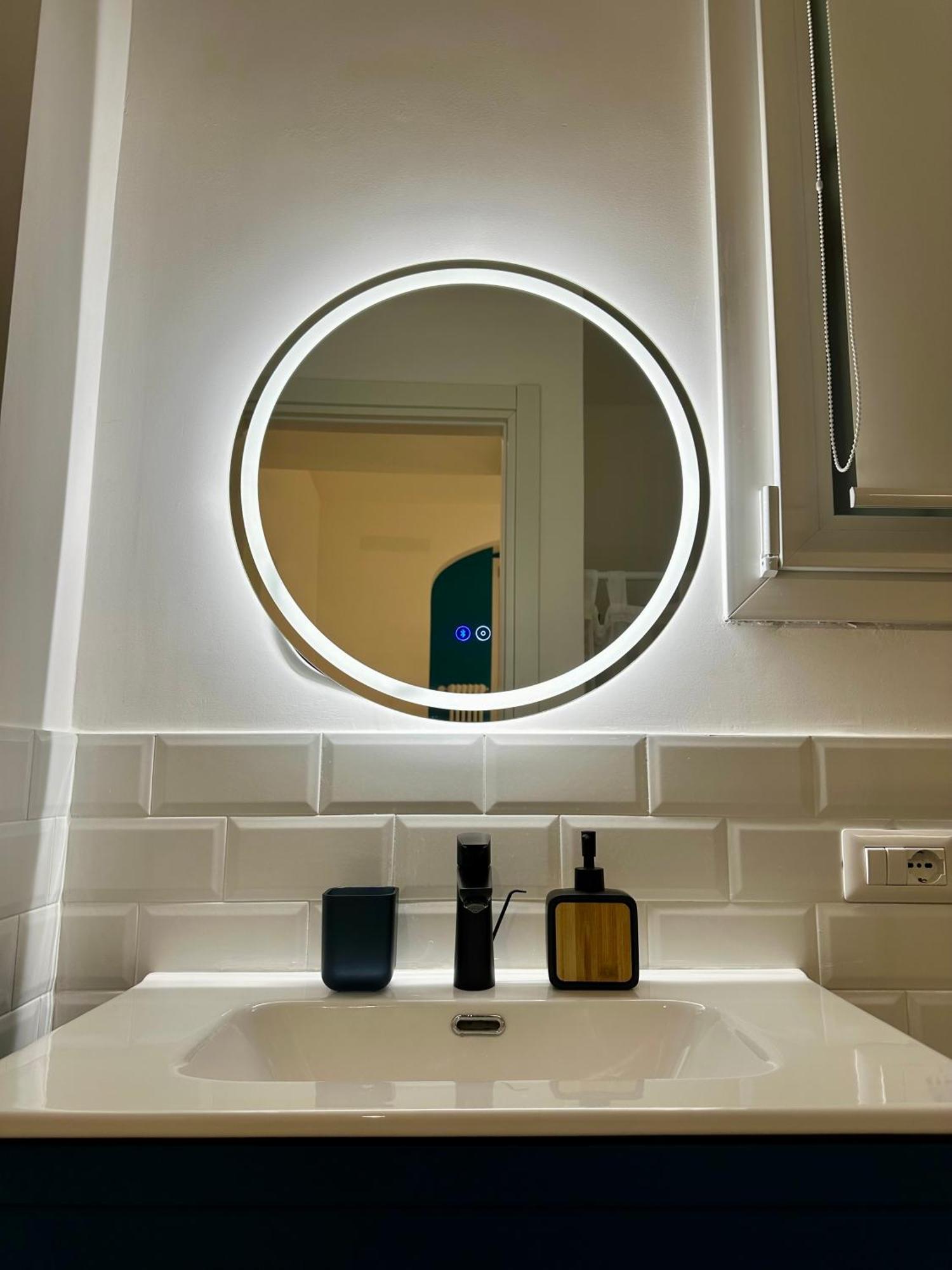 Lr Deluxe Apartments - Porta Venezia - Bilocale Con Giardino Privato Milano Ngoại thất bức ảnh
