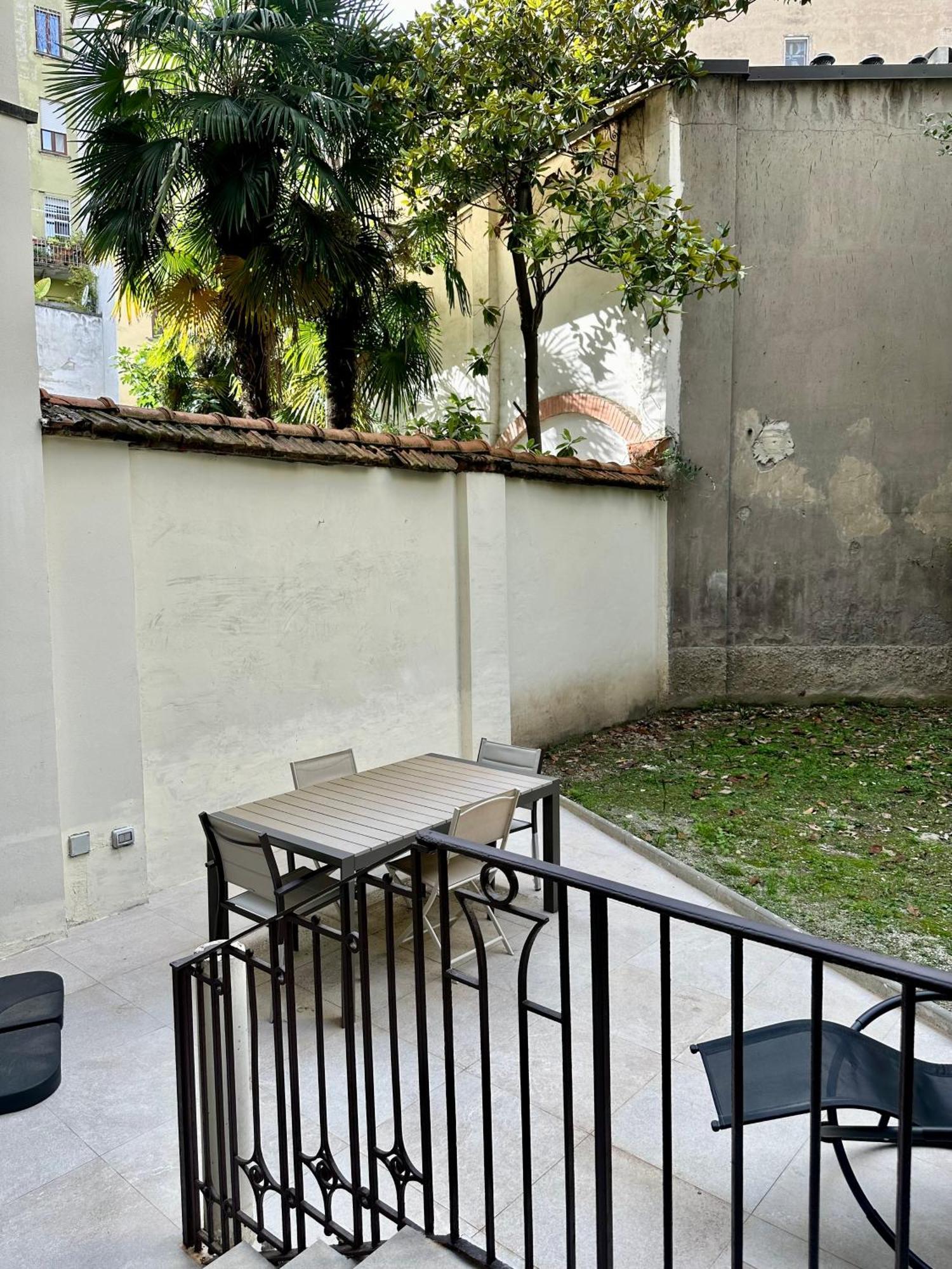 Lr Deluxe Apartments - Porta Venezia - Bilocale Con Giardino Privato Milano Ngoại thất bức ảnh