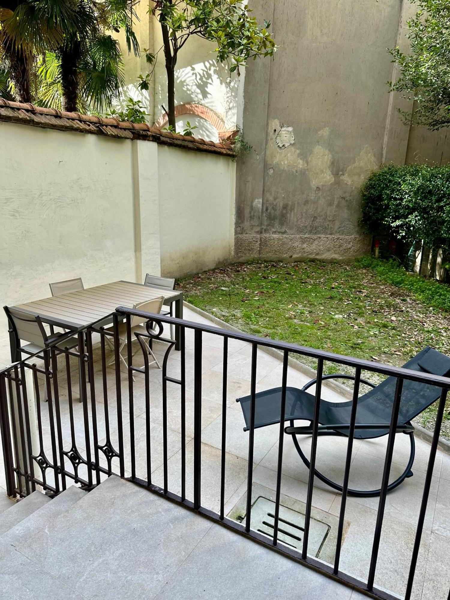Lr Deluxe Apartments - Porta Venezia - Bilocale Con Giardino Privato Milano Ngoại thất bức ảnh