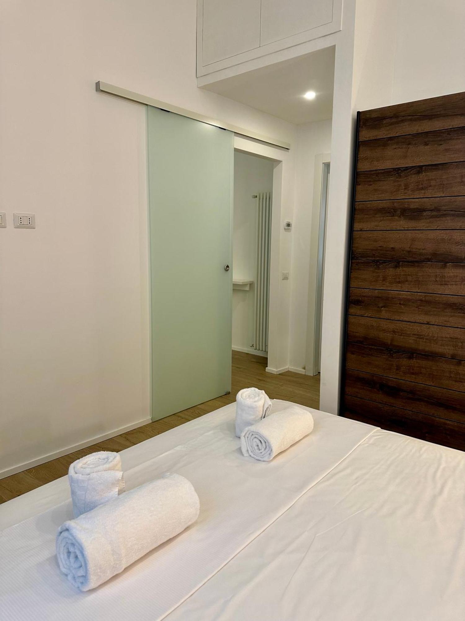 Lr Deluxe Apartments - Porta Venezia - Bilocale Con Giardino Privato Milano Ngoại thất bức ảnh