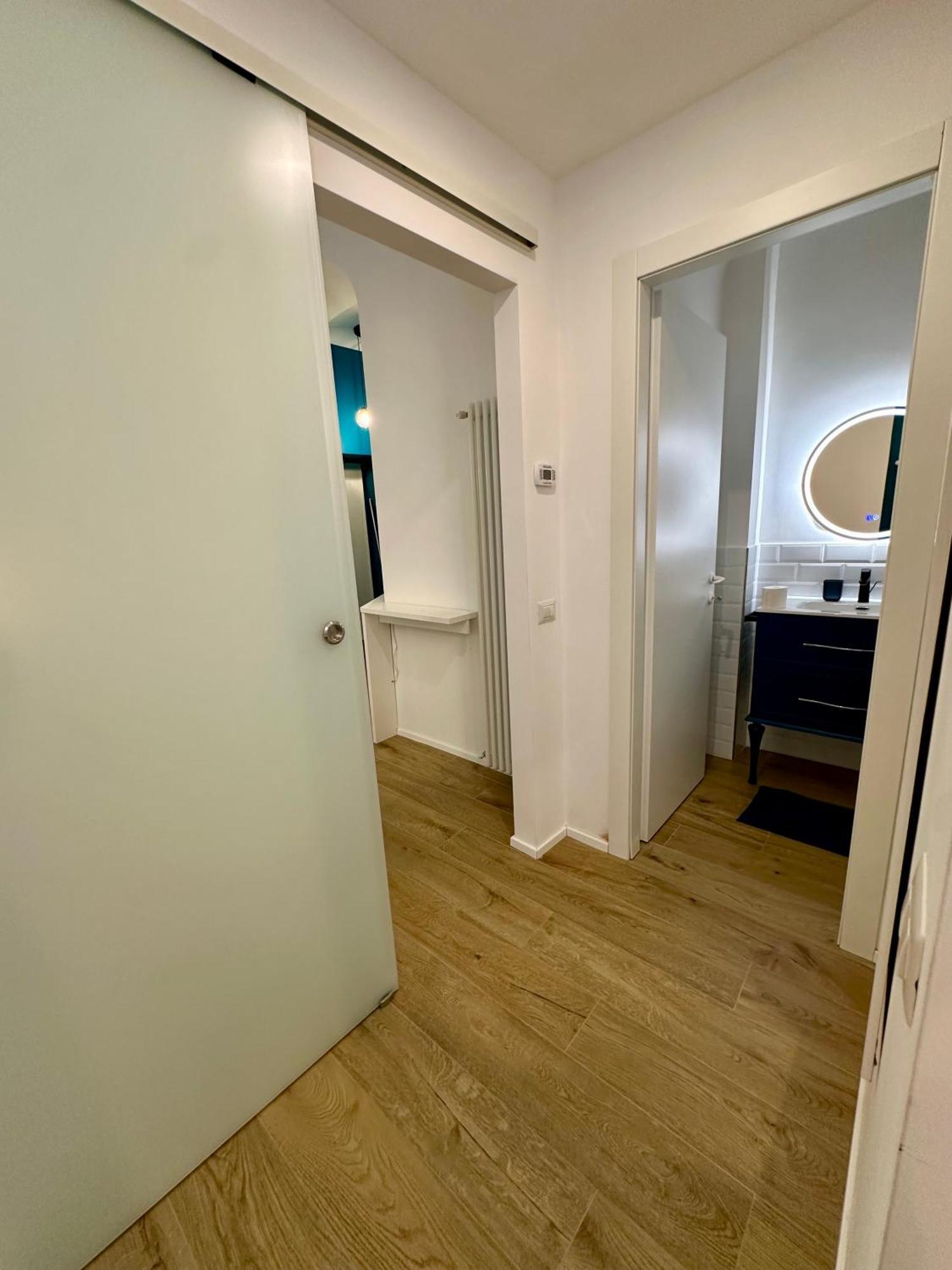 Lr Deluxe Apartments - Porta Venezia - Bilocale Con Giardino Privato Milano Ngoại thất bức ảnh